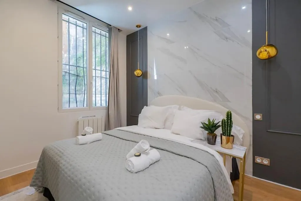 Luxurious With Stylish Design And Comfort - 105 Апартаменты Париж
